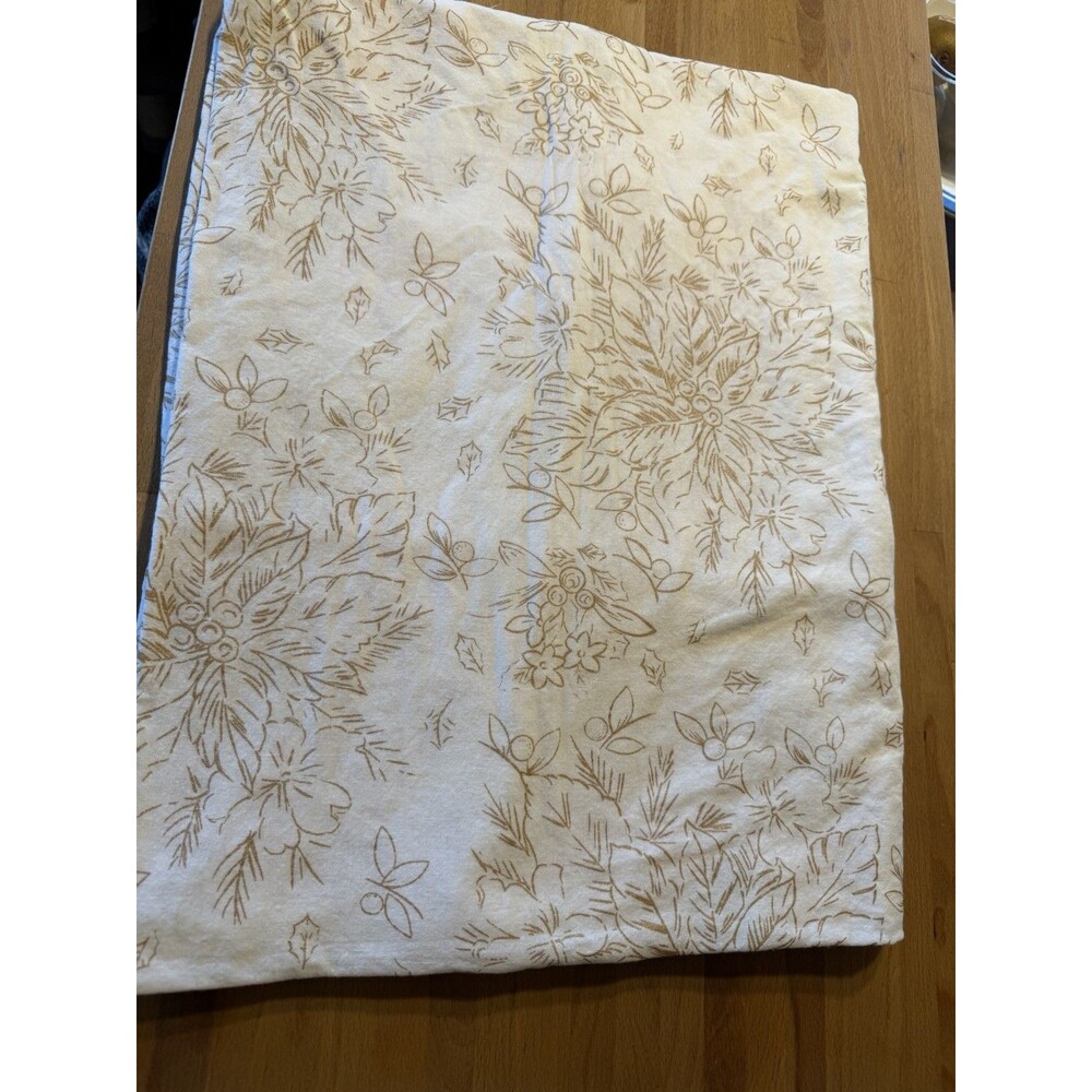 APRIL CORNELL TABLECLOTH POINSETTIA WHITE GOLD 60 X 80 100% COTTON